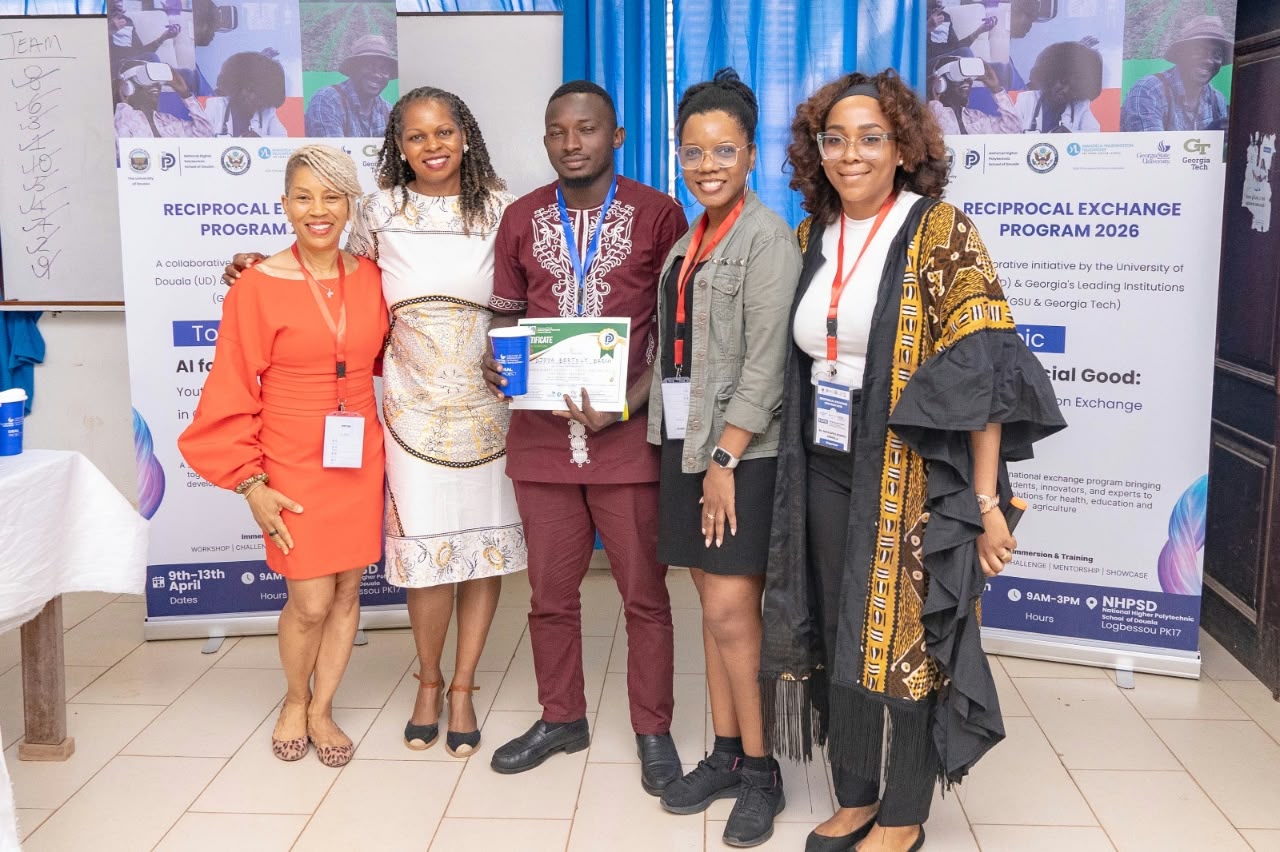 Fier moment lors du Reciprocal Exchange Program 2026, une initiative collaborative entre l'Université de Douala (École Polytechnique Nationale Supérieure) et des institutions académiques de Géorgie (Georgia State University & Georgia Tech), autour du thème "AI for Social Good". Une semaine d'immersion, de formation et de mentorat consacrée à l'intelligence artificielle au service de la santé, de l'éducation et de l'agriculture — l'occasion de recevoir une reconnaissance pour l'engagement et la contribution dans ce programme d'échange international
